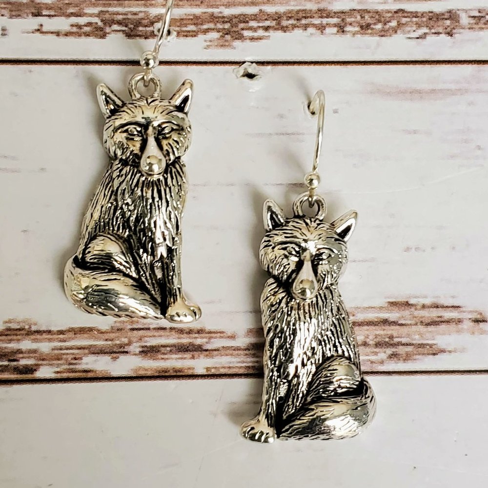 Lone Wolf Earrings - Picture 2 of 4